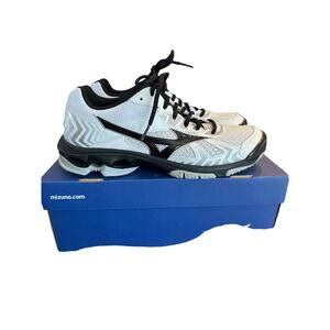 Women’s Mizuno Wave Bolt 7 Running Shoe. Size 10. NEW IN BOX!